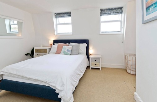 Tollington Apartment | Bright and Blue, by Veeve