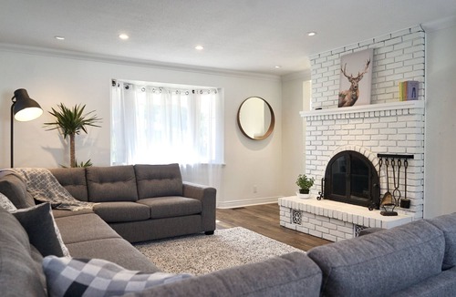 Wellington House | Bright and breezy cottage in the Village of Wellington - Long-Stay Rental