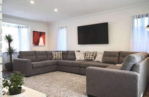 Wellington House | Bright and breezy cottage in the Village of Wellington - Long-Stay Rental