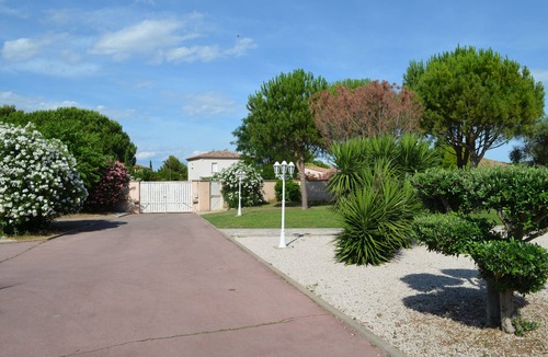 Fabregues House | Bright and calm villa – 15 km away from Montpellier and the beaches