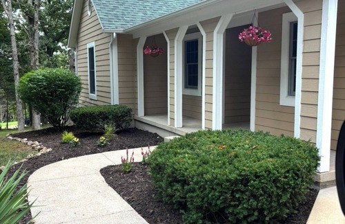 Rolla House | Bright and Charming 2BR, Office home. Near MO S&T, Great Eats & Local Shopping!