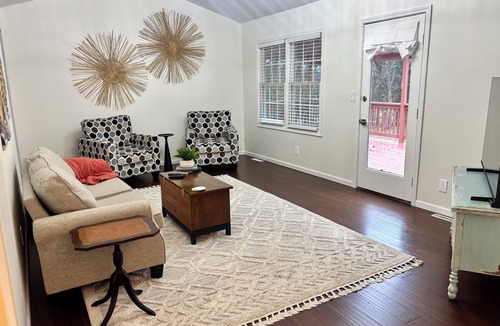 Rolla House | Bright and Charming 2BR, Office home. Near MO S&T, Great Eats & Local Shopping!
