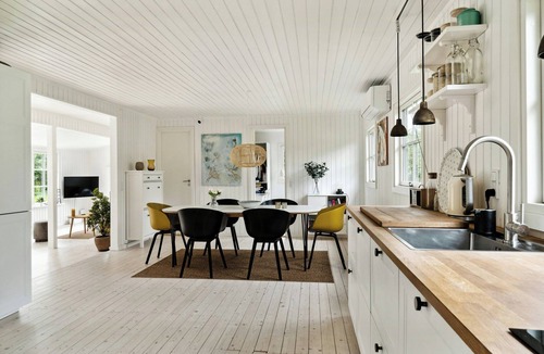 Hoeve Strand House | Bright and classic house near Høve Beach