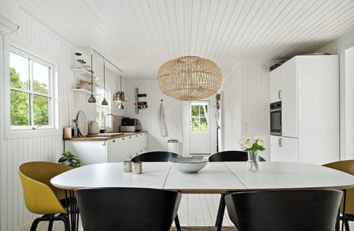 Hoeve Strand House | Bright and classic house near Høve Beach