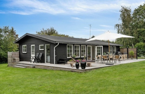 Hoeve Strand House | Bright and classic house near Høve Beach