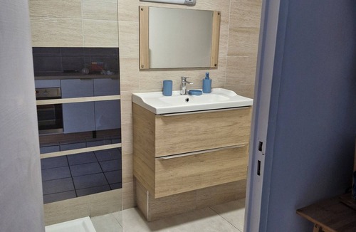 Valenciennes Bed & Breakfast | Bright and comfortable, with garden