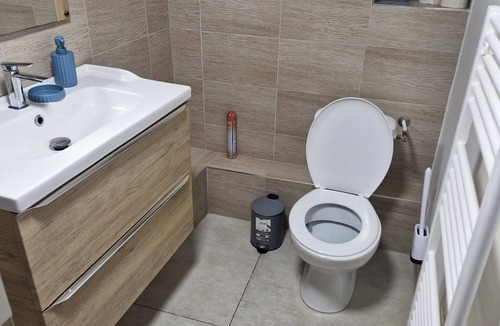 Valenciennes Bed & Breakfast | Bright and comfortable, with garden