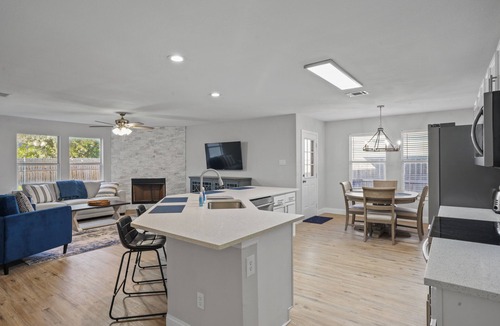 McKinney House | Bright and Comfy one story home 3BR 2BA, centrally located in West Mckinney