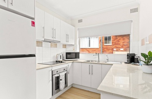 Ryde Apartment | Bright and convenient apartment, close to shops