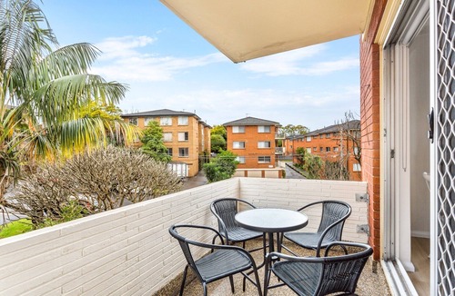 Ryde Apartment | Bright and convenient apartment, close to shops