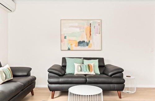 Ryde Apartment | Bright and convenient apartment, close to shops