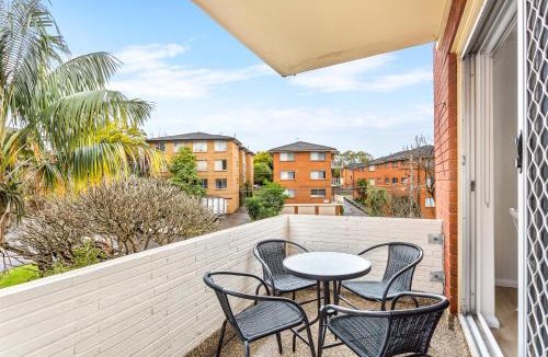 Ryde Apartment | Bright and convenient apartment, close to shops