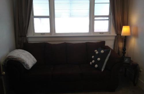 Powell Apartment | Bright and Cool Powell Apartment