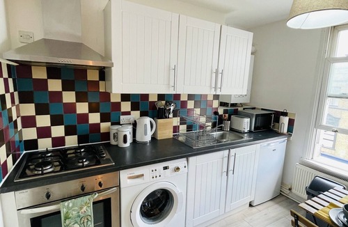 Finsbury Park Apartment | Bright and Cosy Studio Flat for Short Stays