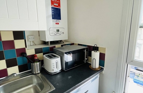 Finsbury Park Apartment | Bright and Cosy Studio Flat for Short Stays