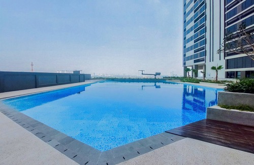 Panunggangan Utara Apartment | Bright And Cozy 1Br At Collins Boulevard Apartment