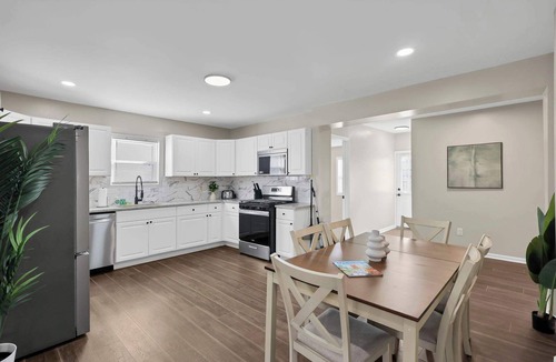 Hilltop House | Bright and Cozy 3BR Retreat Near Downtown Columbus