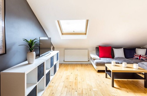 Ferndale Apartment | Bright and Cozy Clapham Nest