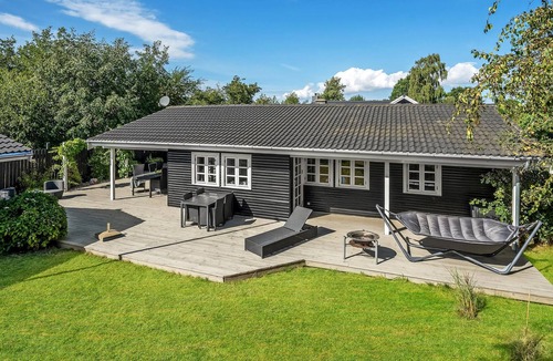 Reersø House | Bright and cozy cottage with beautiful terrace.