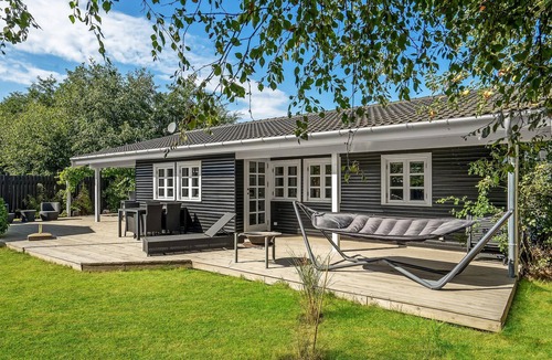 Reersø House | Bright and cozy cottage with beautiful terrace.
