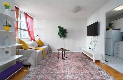 Cabbagetown Apartment | Bright and cozy entire 1 bedroom apartment nQueen Size Bed in downtown Toronto