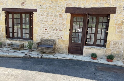 Badefols-d'Ans Apartment | Bright and cozy open-plan studio combining rustic charm with modern comfort.