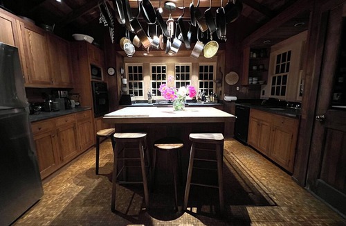 Chilmark Cottage | Bright and cozy menemsha cottage