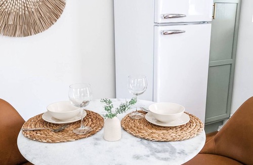 Peninsula Apartment | Bright and cozy modern studio steps from the beach