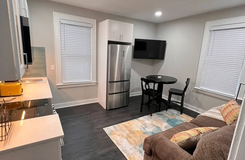 Livingston Apartment | Bright and cozy place to staynn