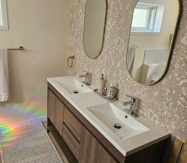 Riverview Apartment | Bright and Cozy Studio