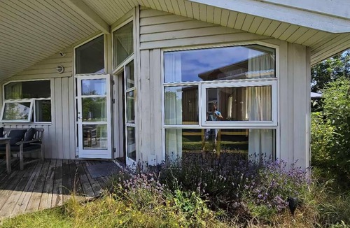 Udsholt House | Bright and cozy summer house with spa and sauna