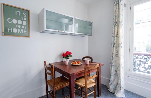 Montmartre Apartment | Bright and lovely parisian apartment