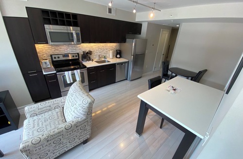 Rosslyn Apartment | Bright and Modern 1BR with Free On-Site Garage Parking