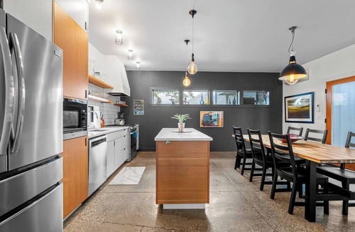 Vernon House | Bright and modern 2bd/2.5ba- close to Alberta st!