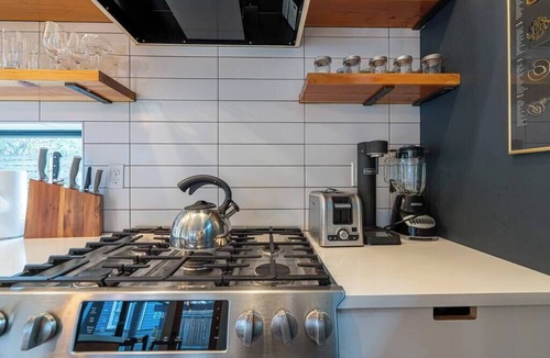 Vernon House | Bright and modern 2bd/2.5ba- close to Alberta st!