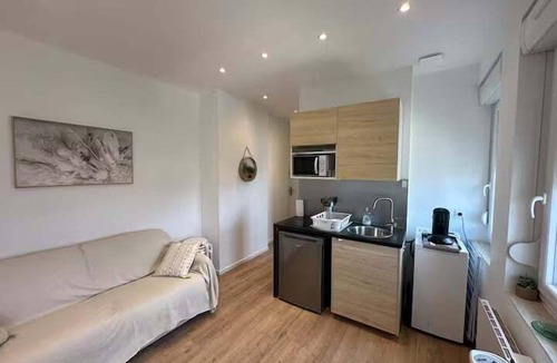 Maladiere Apartment | Bright and Modern Apartment in Dijon