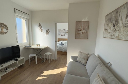 Maladiere Apartment | Bright and Modern Apartment in Dijon