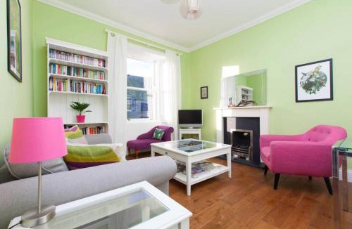 Newington Apartment | Bright and Modern Causewayside Apartment