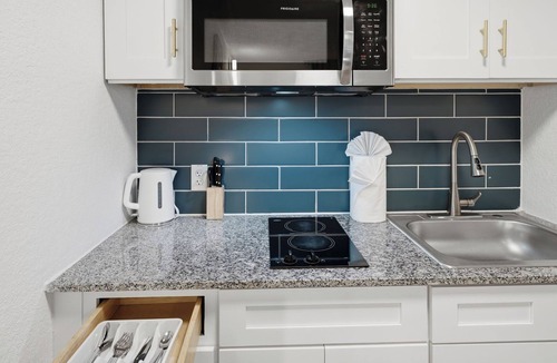 St. Johns Apartment | Bright and modern Centro Flats studio stay