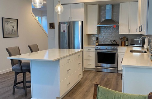 Creston - Kenilworth House | Bright and Modern Home