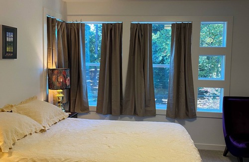 Creston - Kenilworth House | Bright and Modern Home