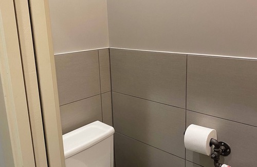 Cougar Ridge House | Bright and modern homen