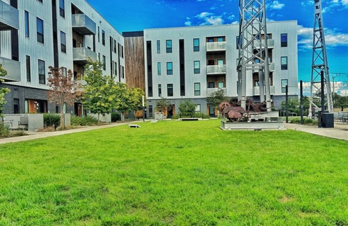 Downtown Des Moines Apartment | Bright and Modern Oasis – Your Home Away From Home!