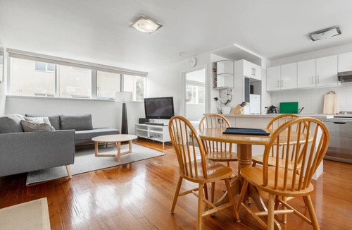 Hawthorn Apartment | Bright and Modern Space with a Balcony and Parking