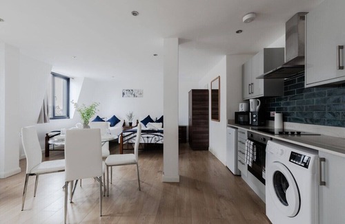 West Ealing Apartment | Bright and Modern Studio Near Ealing Broadway