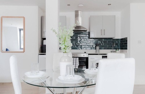 West Ealing Apartment | Bright and Modern Studio Near Ealing Broadway