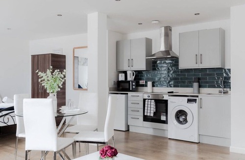 West Ealing Apartment | Bright and Modern Studio Near Ealing Broadway