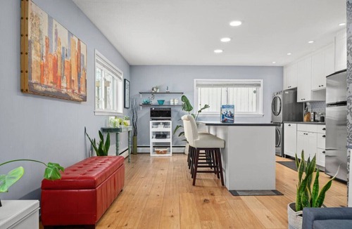 Ramsay Apartment | Bright and Open Coziness. 10 minutes to Stampede