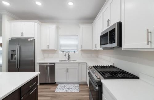 South Pensacola House | Bright and open walk to downtown