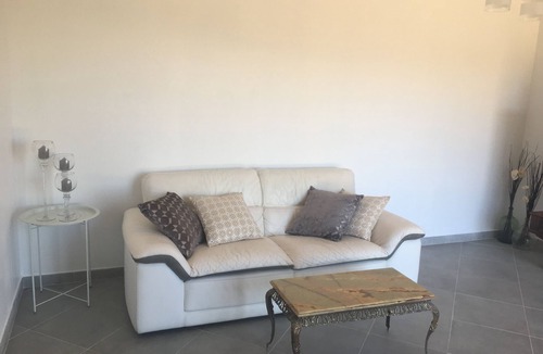 Pont-Saint-Esprit Apartment | Bright and pleasant apartment in the middle of olive trees